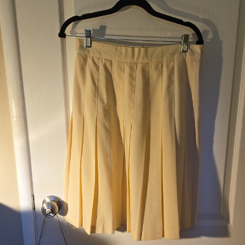 Chic Cream A-Line Pleated Skirt